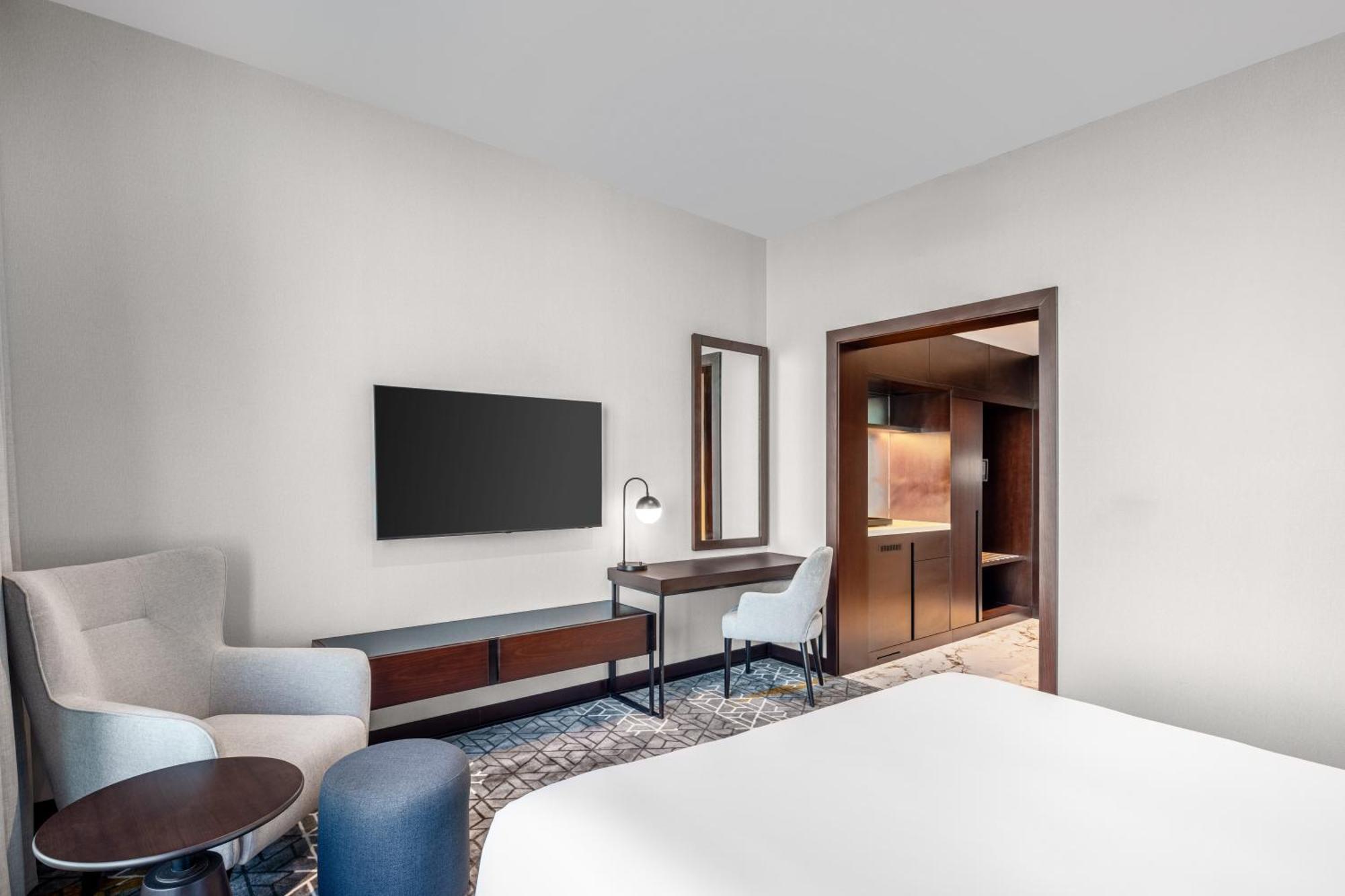 Hotel Four Points By Sheraton King Fahd Road 4*
